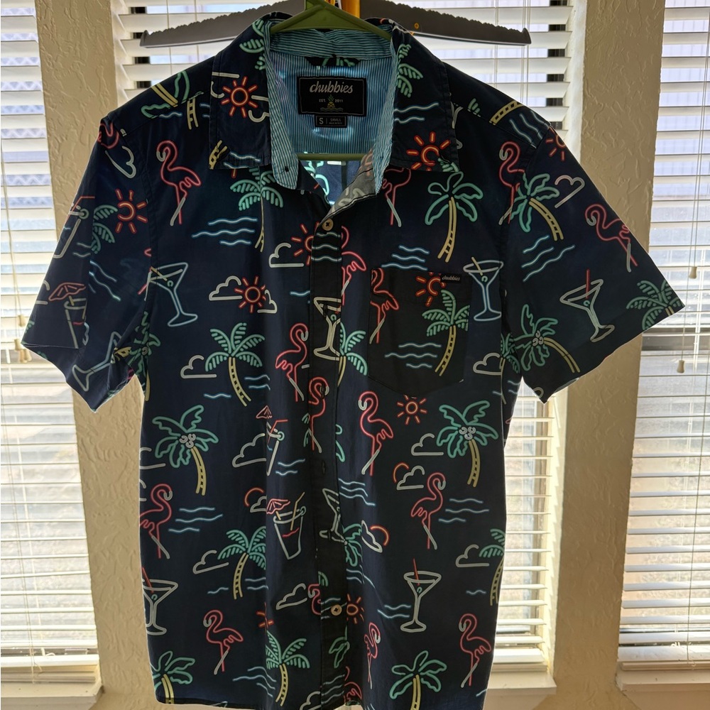 NWOT Chubbies Men’s Friday Shirt Neon lights navy short sleeve button up Size S
